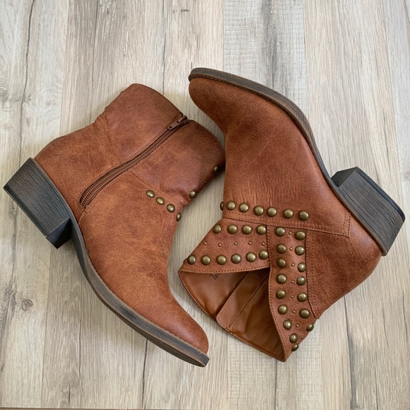 Matisse Shoes - Coconuts By Matisse Roundup Studded Boots Size 9